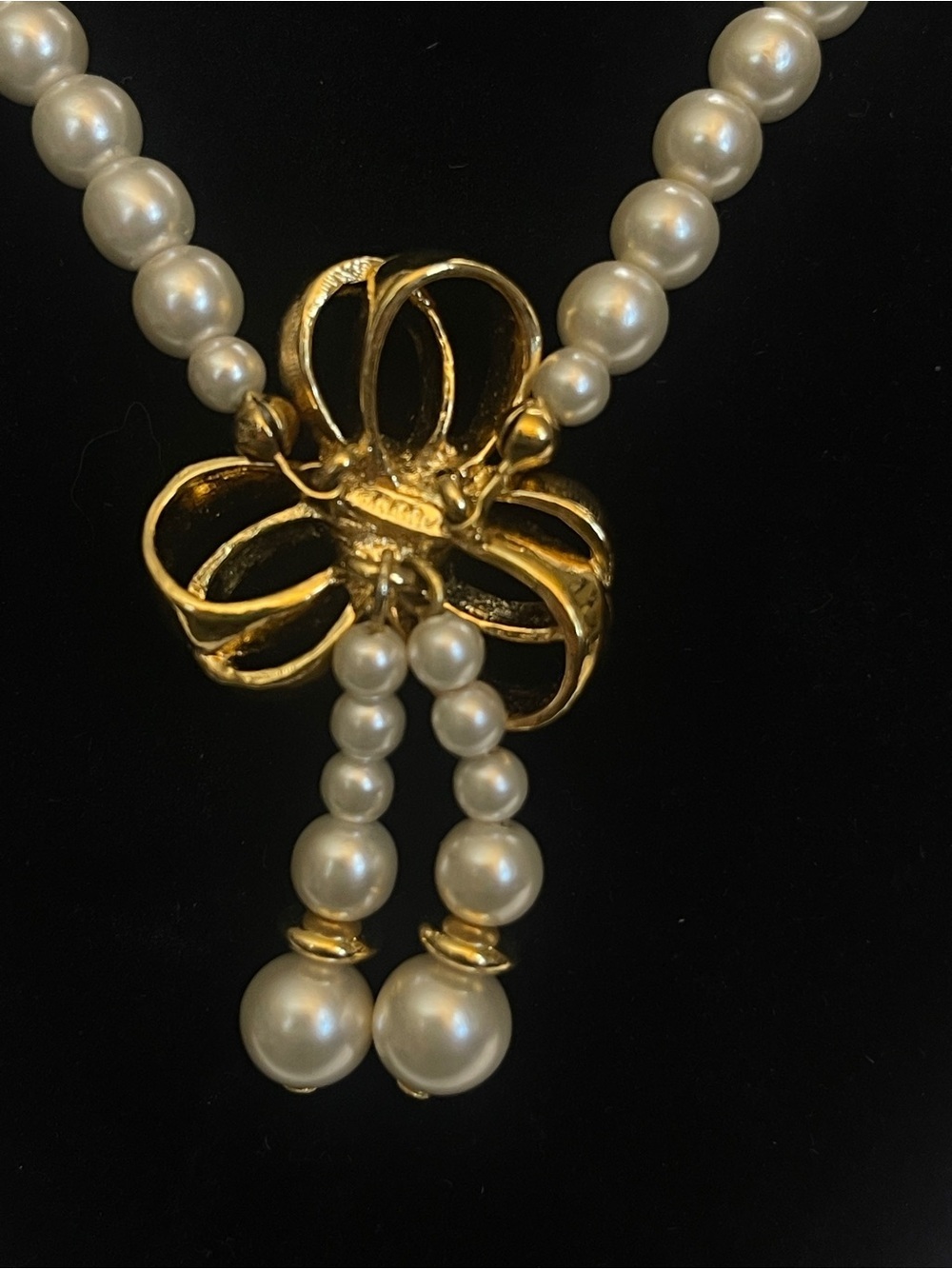 Vintage Avon 18” Faux Pearl Bow Necklace Gold Tone Rhinestone Tassel - Picture 10 of 11